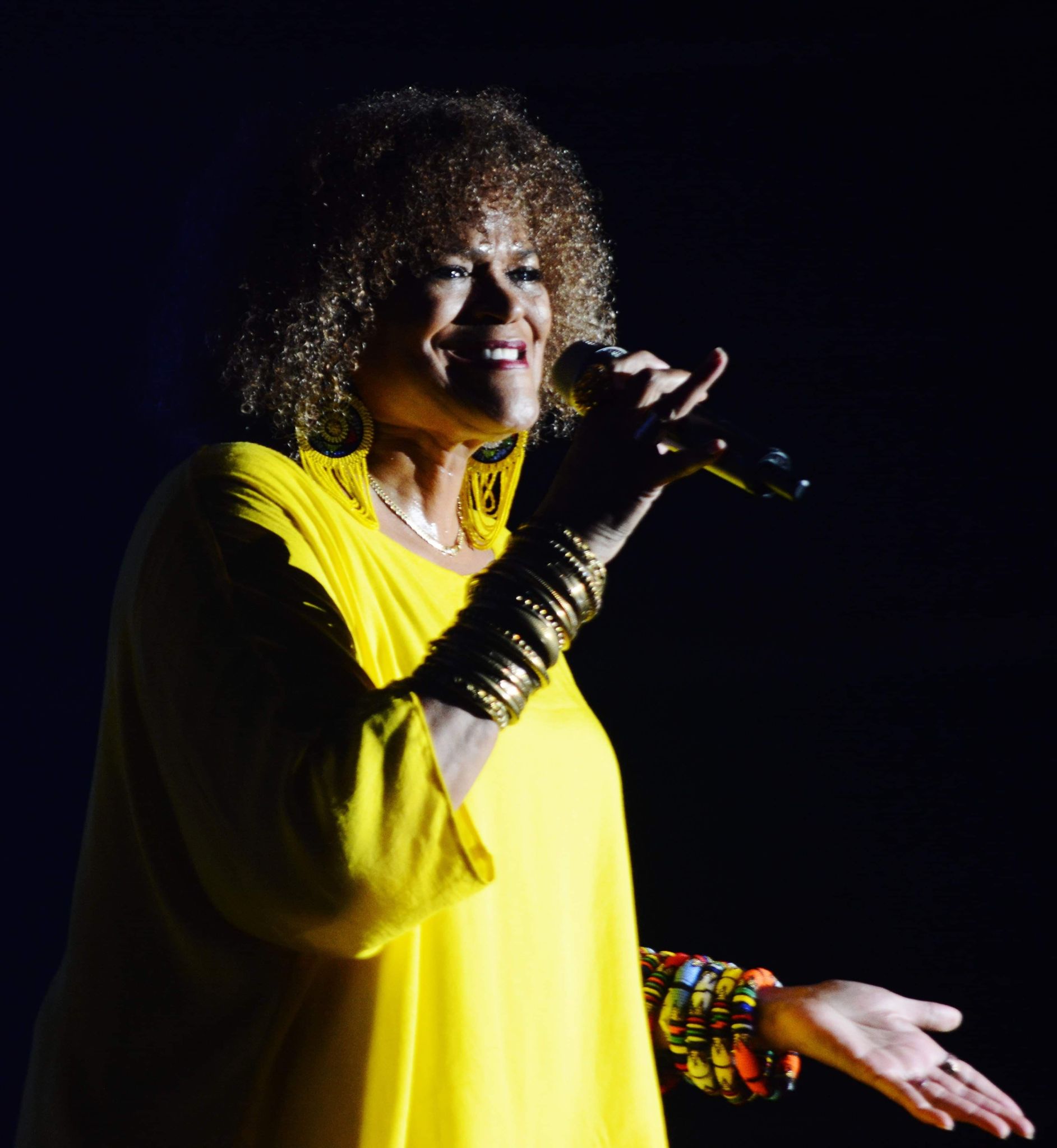 LA POÉTIQUE DE LA LANGUE CRÉOLE DANS LES CHANSONS DE ZOUK DE KASSAV